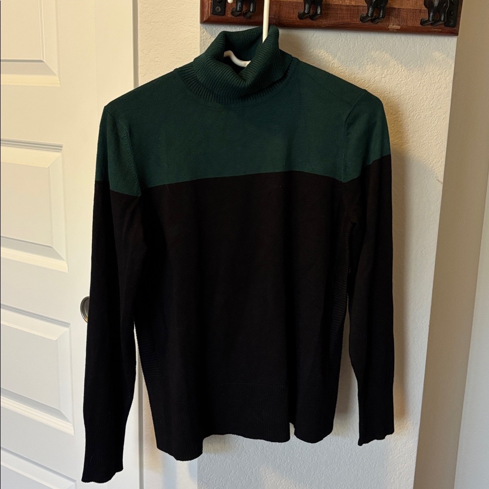 Ladies Cable & Gauge Lightweight Colorblock Turtleneck Sweater size M